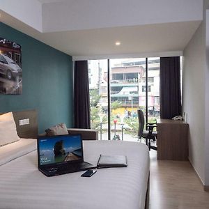 Holiday Hotel Batam